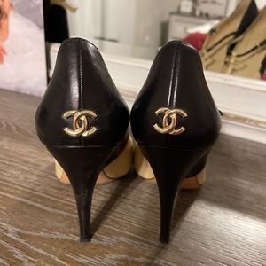 Chanel pumps size 40.